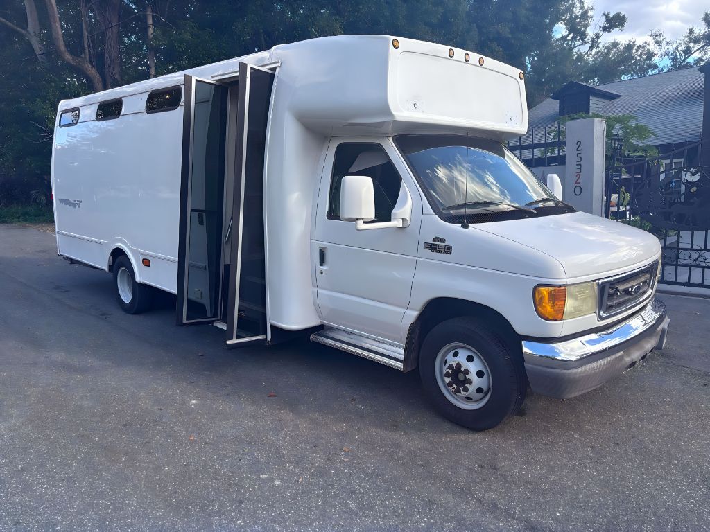 2005 Ford Econoline's photo